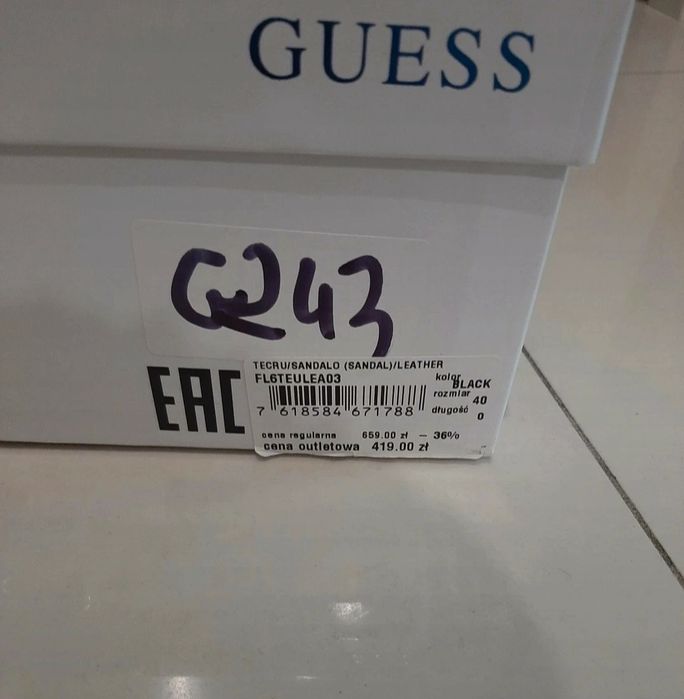 Sandały skórzane Guess