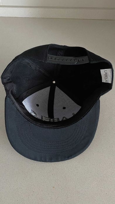 Boné plano preto da Label 5