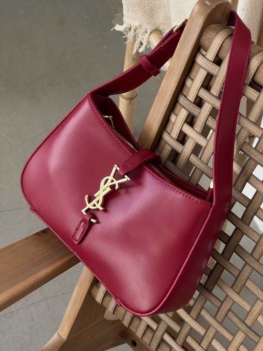 Сумка женская на плечо Yves Saint-Laurent Le 5 à 7 клатч черный Лоран