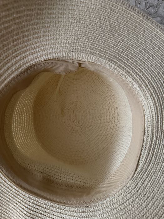 Капелюх жіночий в ідеальному стані, без дифектів