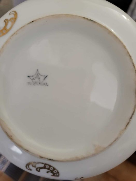 Taças Artibus com padrão florido dourado