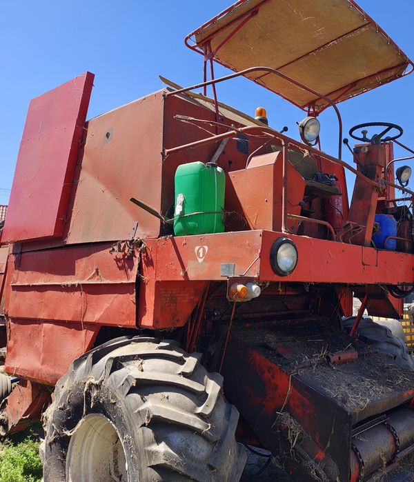 Kombajn zbożowy Bizon Z056