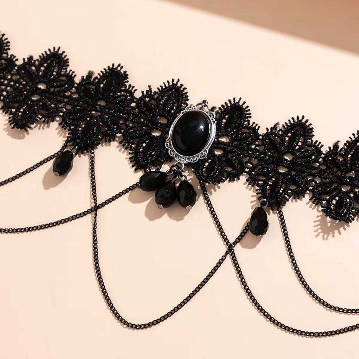 Czarny, koronkowy naszyjnik Choker.