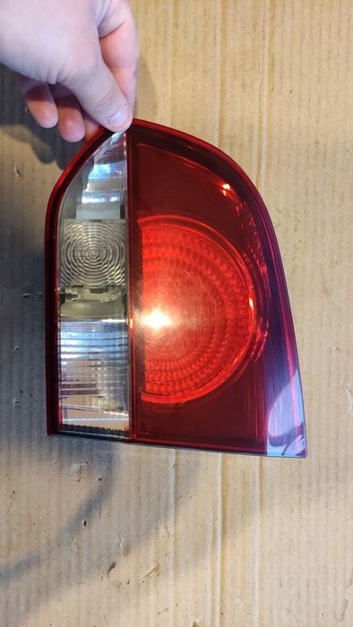 Lampa prawa tył w klape VW Golf VI