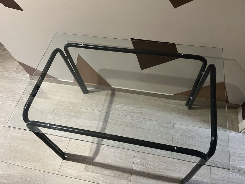 Vendo 4 cadeiras + mesa