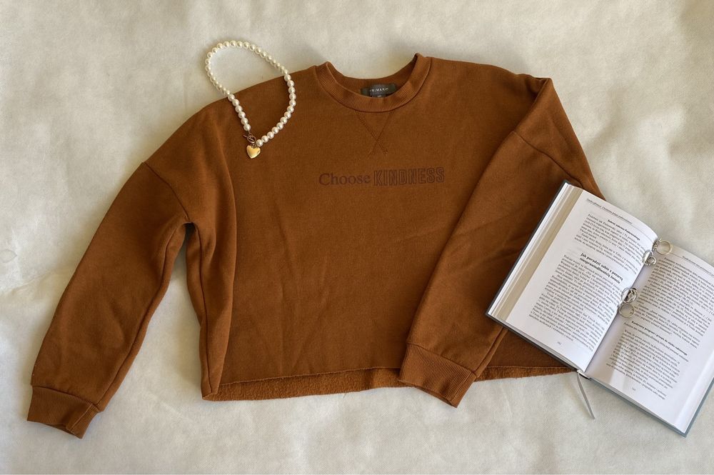 Brązowa bluza crop z napisem XXS