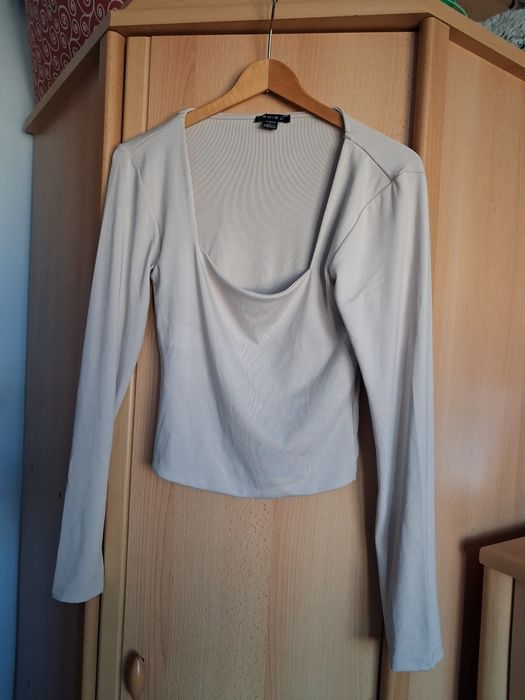 Czarna bluzka na długi rękaw