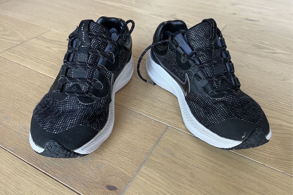 Buty do biegania Nike Winflo 8 Shield rozmiat 38,5