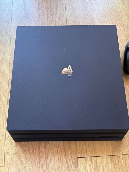 Playstation 4 + 2 comandos + 5 jogos | quase nova!