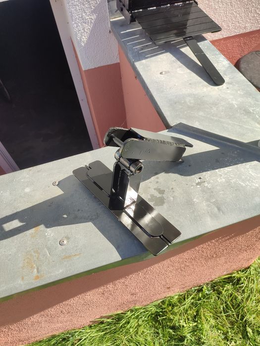 Brykieciarka do mocowania na ściane. Wigo 4