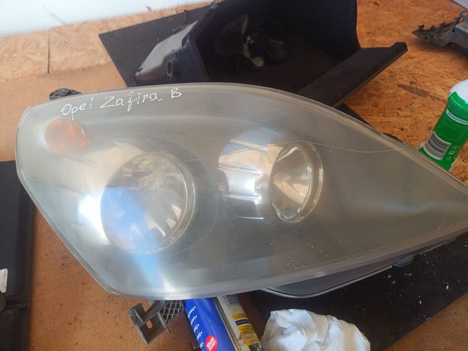 Opel Zafira B lampa  Prawa przód Oryginał EU