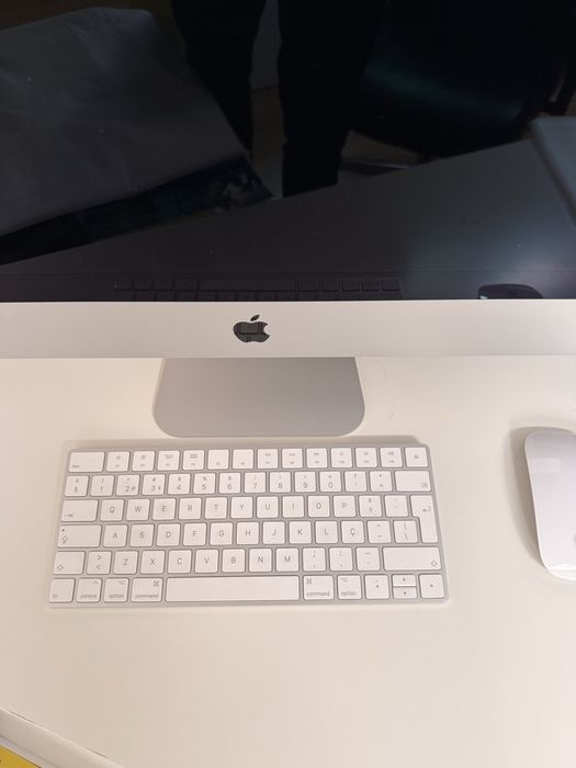 iMac Retina 4K 21.5" (2019) – 1TB – Radeon Pro – Apple Keyboard + Mouse