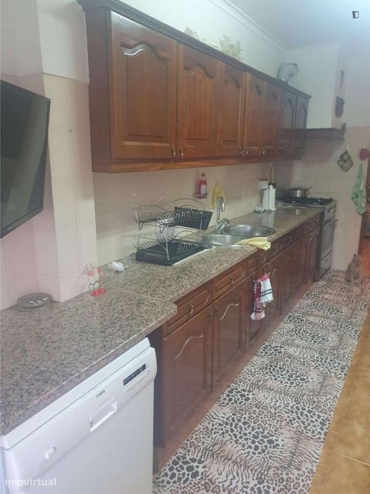 Quarto - localizado em Carcavelos Lisbon