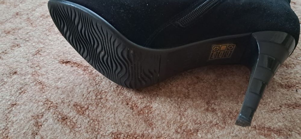 Сапоги (чоботи) нові  38р