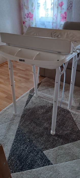 Rozkładany, wygodny przewijak z wanienką