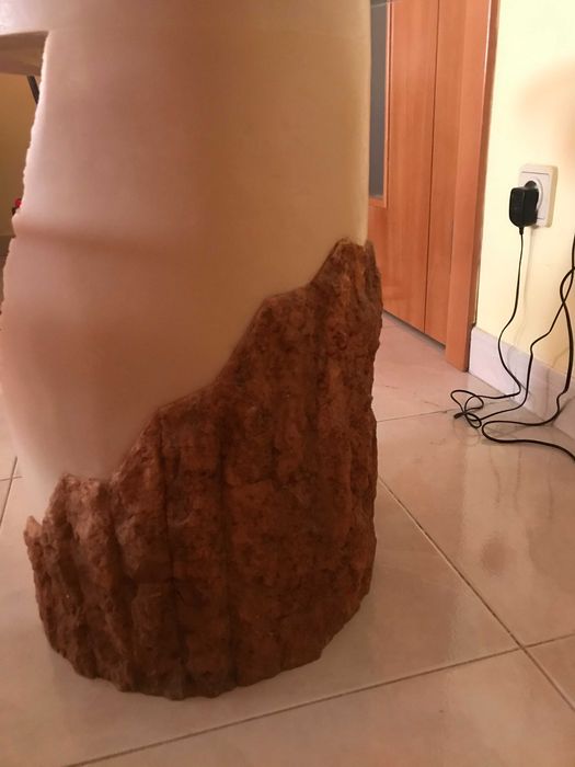 Mesa de centro e apoio em pedra e tampo de vidro