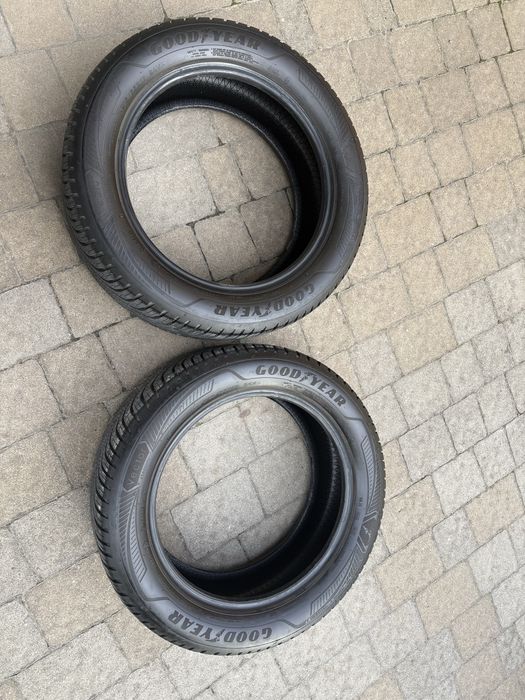 Good Year 215/55R17