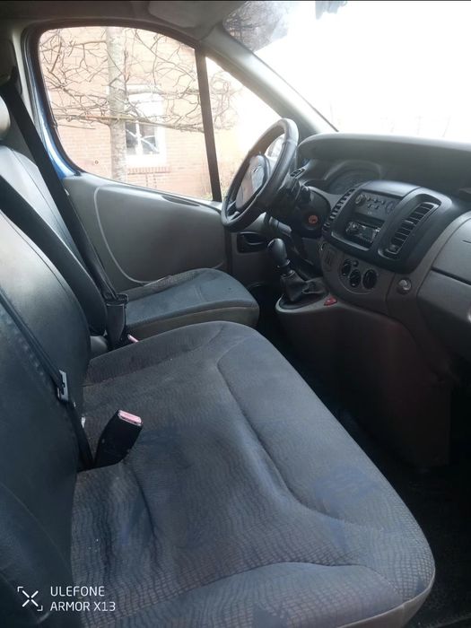 Renault trafic  II 2,5 dci 2004 rok