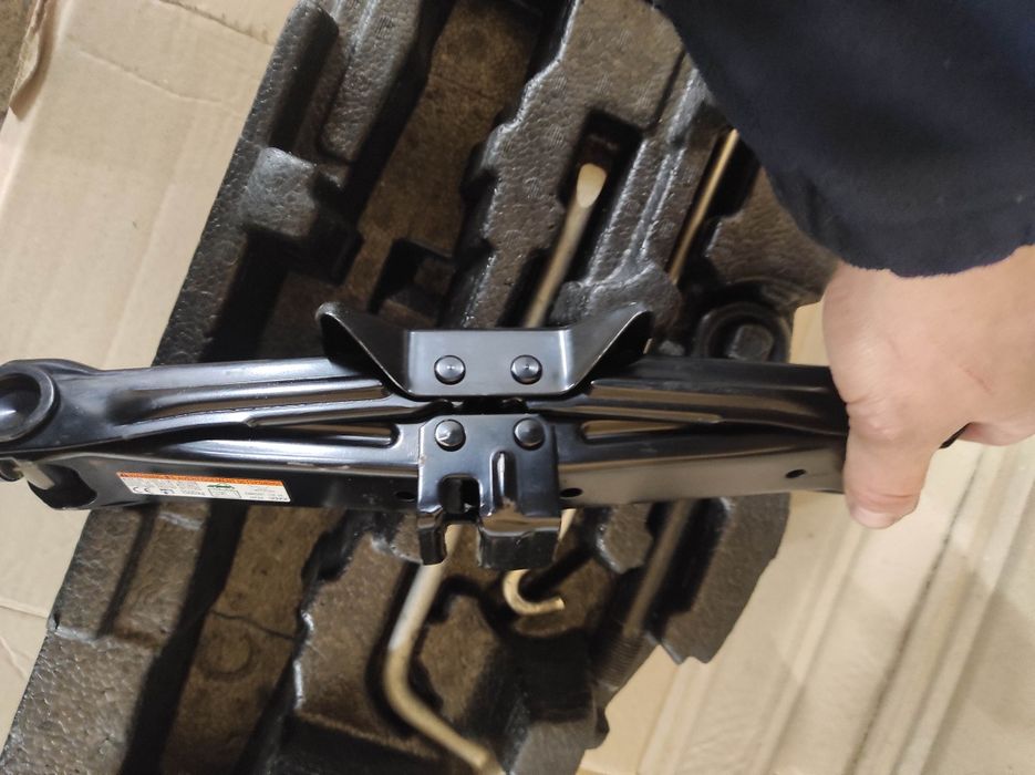 Домкрат toyota prius +докатка 2009-2015рік