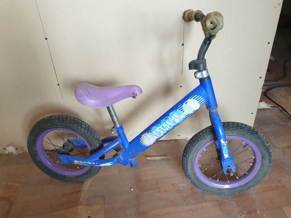 Продам беговел бу