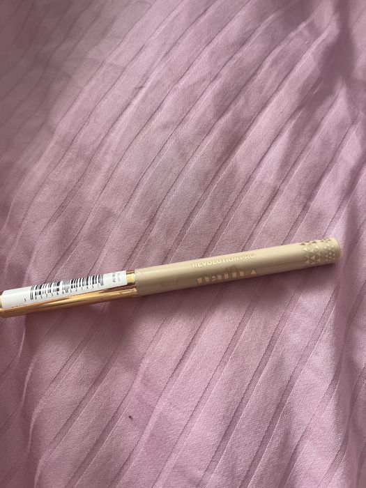 Konturówka do ust makeup Revolution pro nath