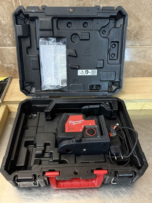 Лазерний нівелір лінійний  Milwaukee L4 CLL 2024 року