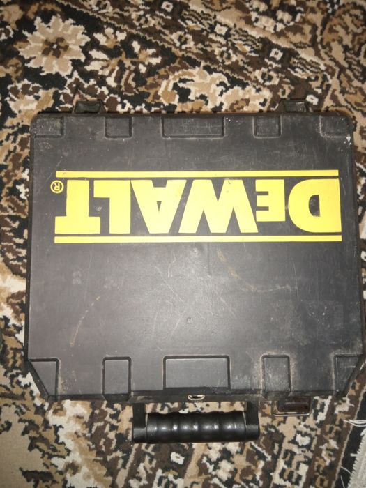 DeWALT dc 730 оригінал привезений з Англії