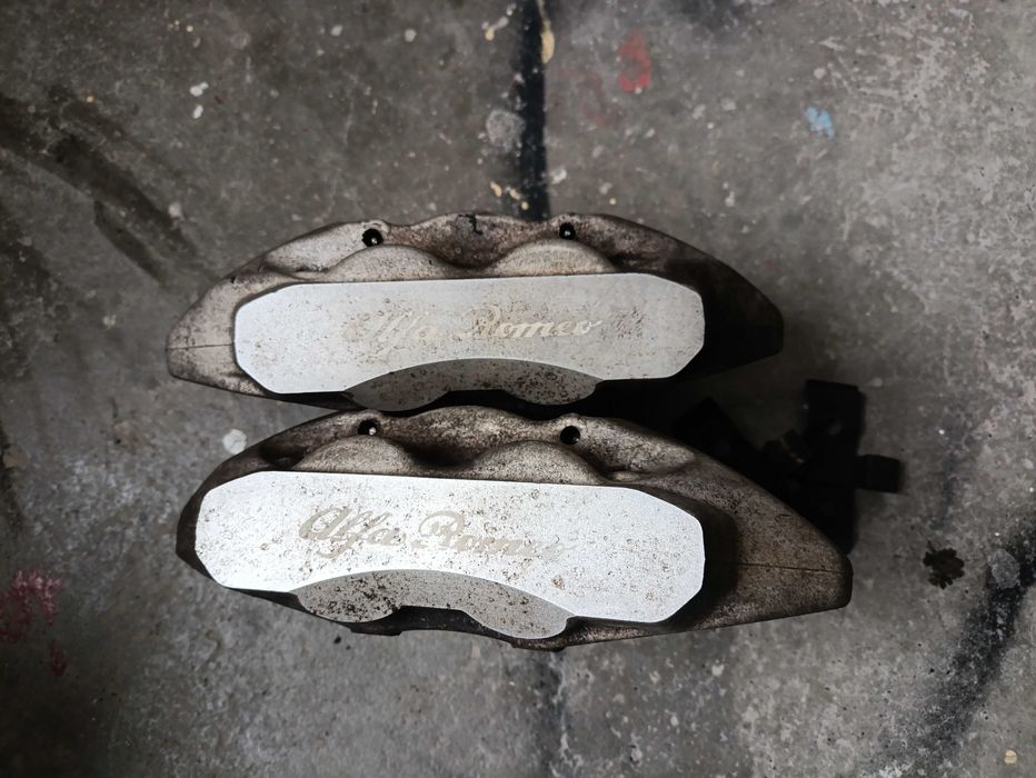 Передні суппорта Brembo 305 мм на Alfa Romeo 159