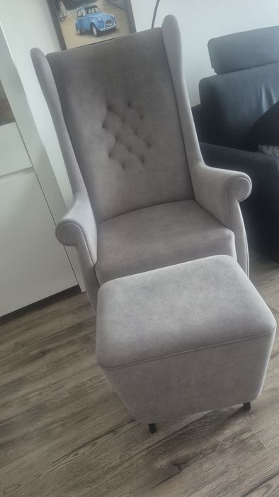 Fotel  podnóżnik 115cm wysoki na 65 cm