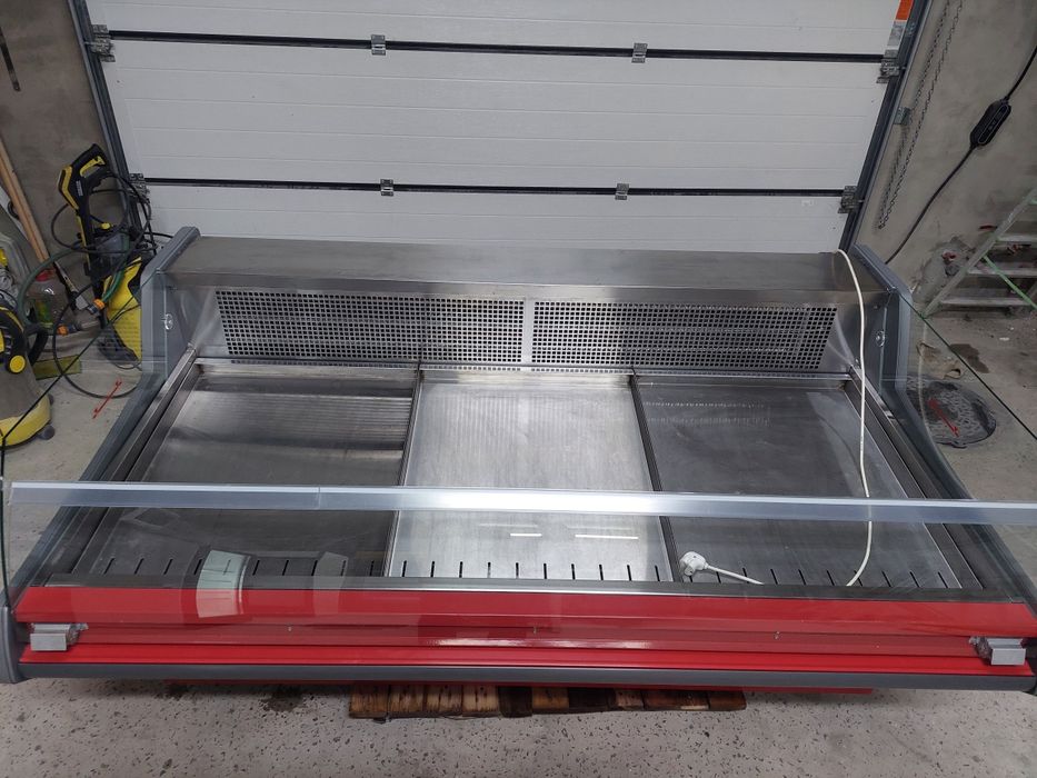 Холодильна вітрина "Риба на льоду".