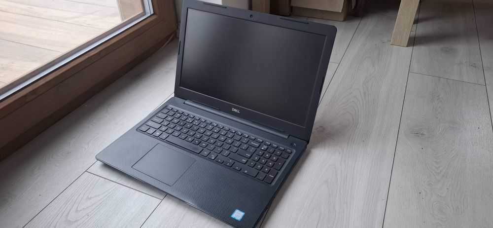 Dell Vostro 3580  15,6 cala IPS Intel Core i5 8 gen.