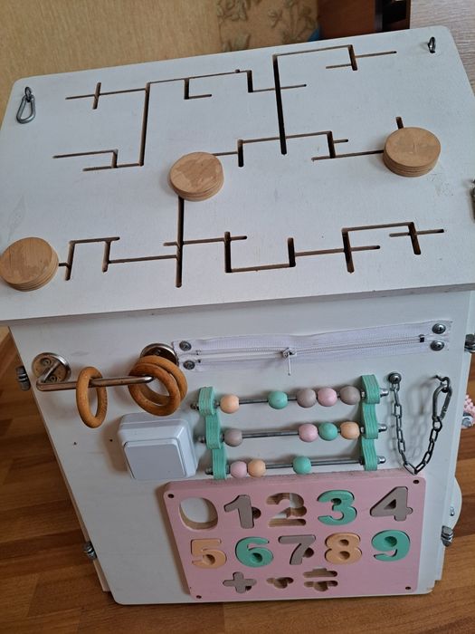 Бізікуб. Бізі борд. Бізі будинок