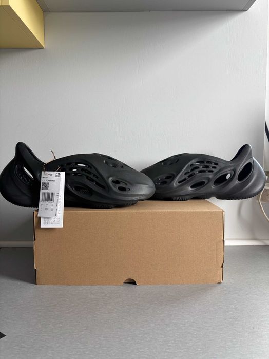 Buty Klapki Yeezy Foam Runner Onyx 46 HP8739