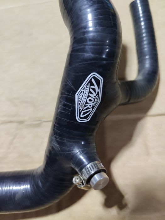 Vendo tubo radiador silicone Land Rover Discovery/Defender TD5