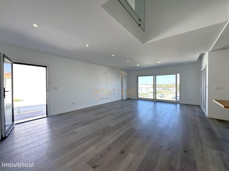 Moradia T4 em Vale de Milhaços | Espaço, luz natural |  A33 e A2 | A 2