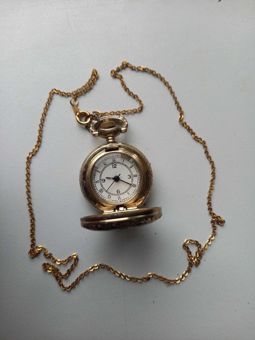 Sprzedam zegarek -wisiorek ,ciekawy na prezent