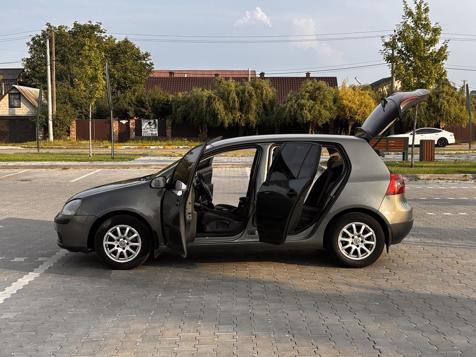 VWGolf 5 1.6 2004