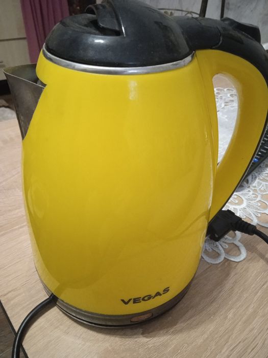 Продам бу жовтий чайник Неробочий Вегас