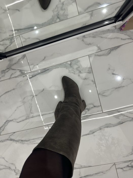 Високі стильні чоботи