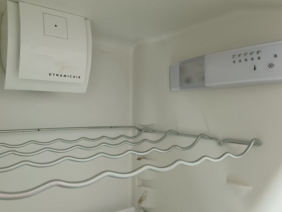 Frigorífico combinado AEG seminovo.