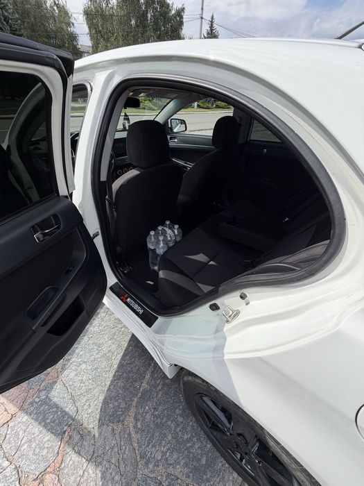 Mitsubishi lancer 10