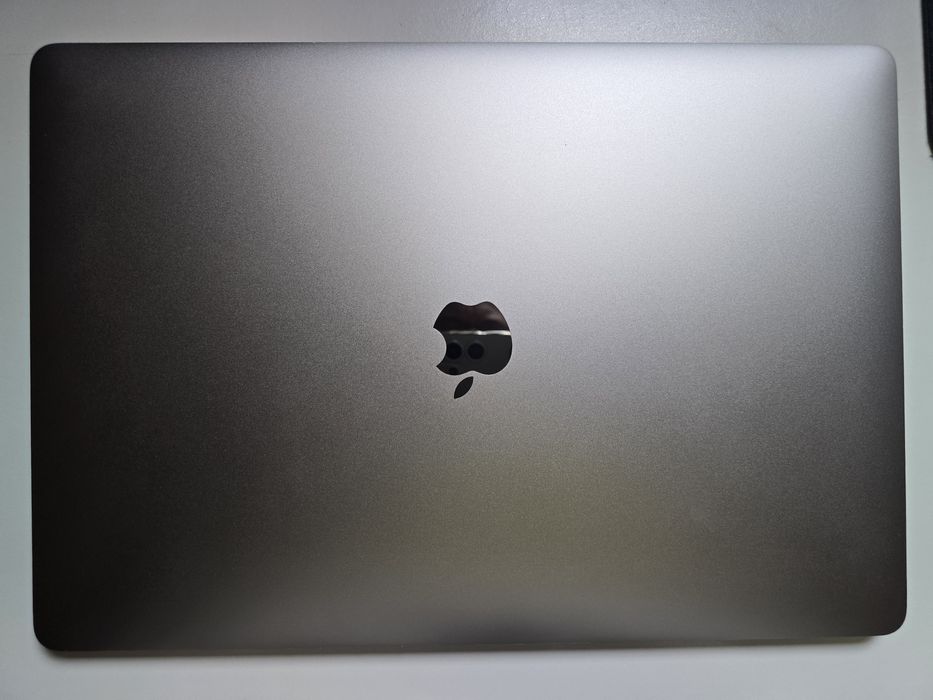 MacBook Pro 15.4"   2018