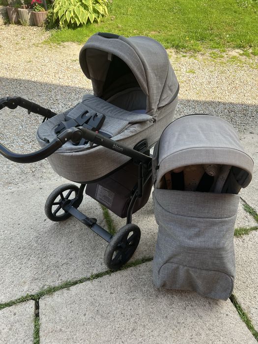 Wózek Roan Bloom 2w1 gondola + spacerowka + adaptery