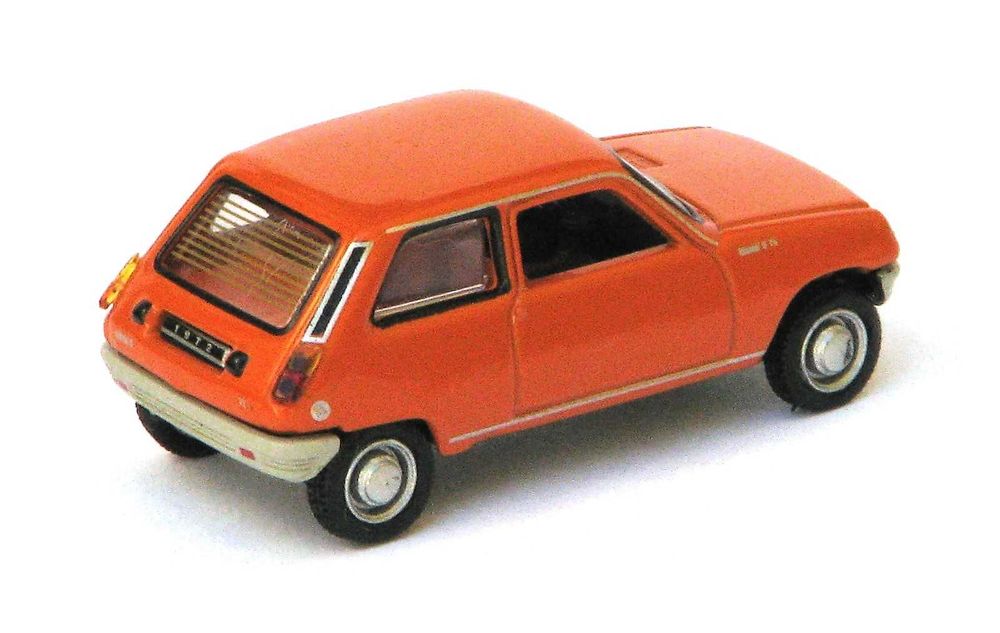 Renault 5 TL e Turbo 1/87 Universal Hobbies c/ caixa