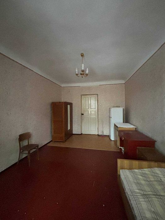 Продаж кімнати в гуртожитку вул. Бездольного  метро Нивки 4 хв пішки