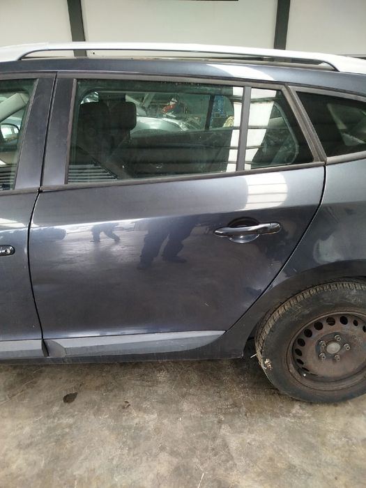 Porta trás esquerda RENAULT Megane III Grandtour (KZ0/1)