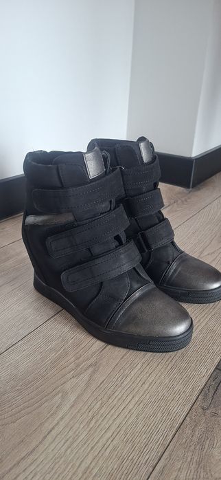 Buty na Koturnie
