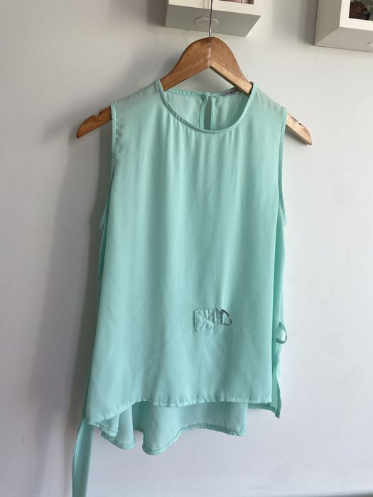 Błękitna bluzka z wiązaniem