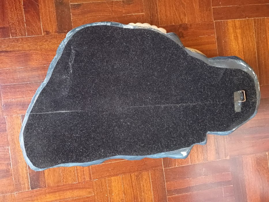 Imagem de Nossa Senhora com o menino Jesus ao colo para pendurar