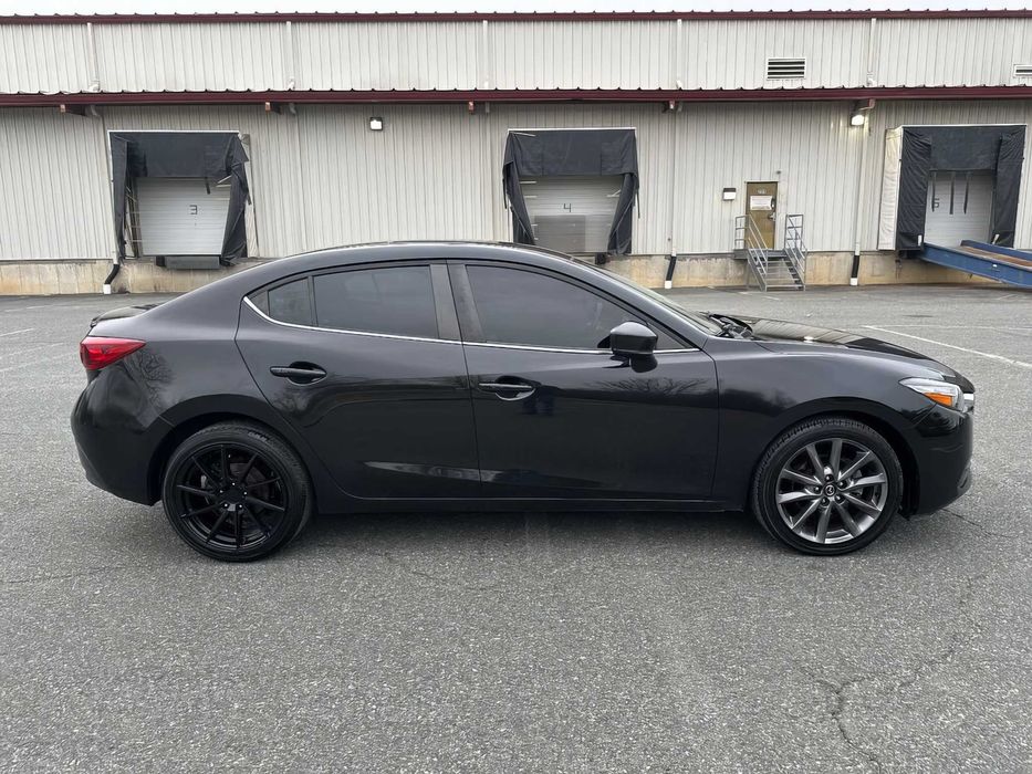 Mazda 3 Touring      2018